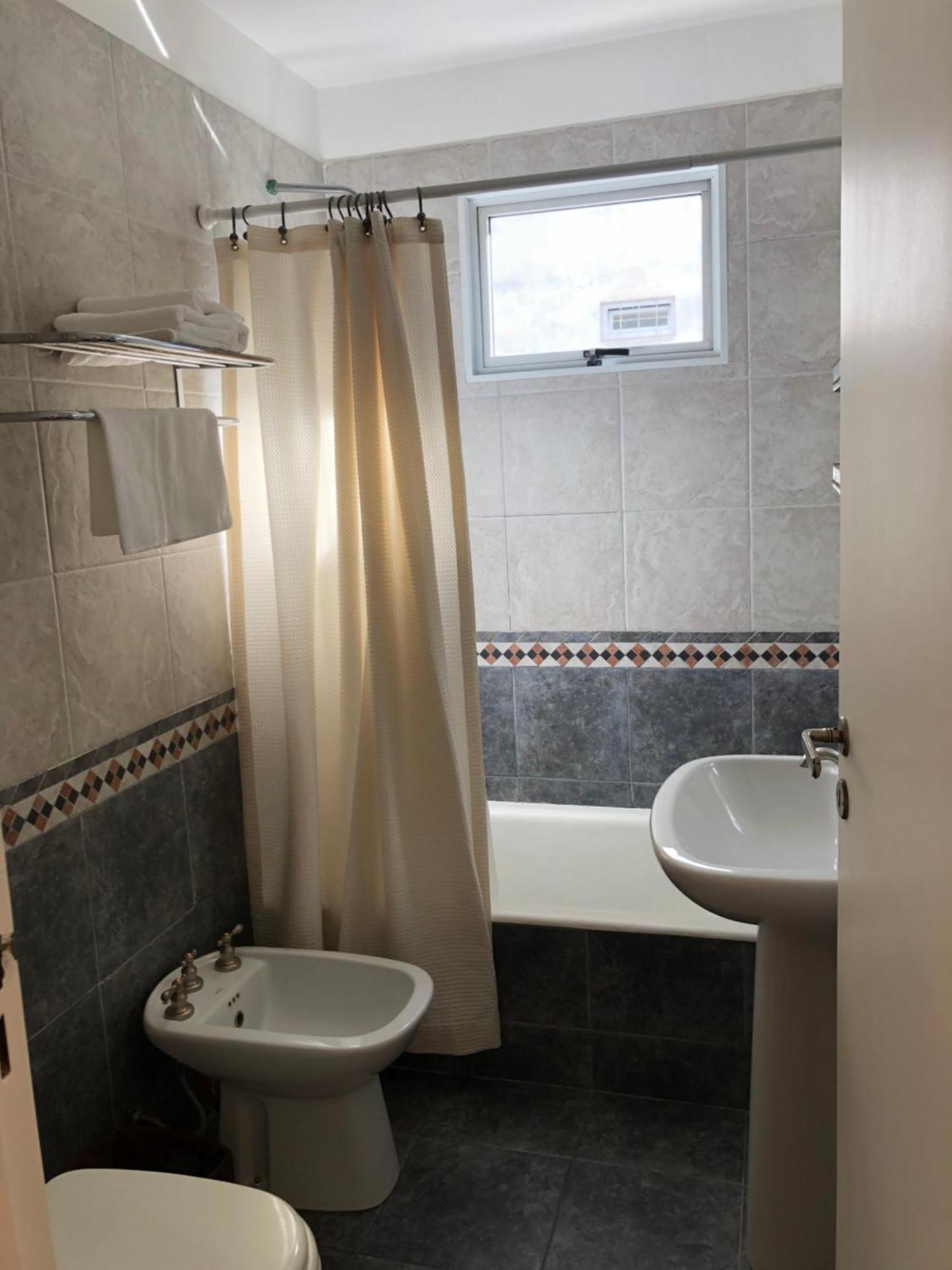 Apartamento Dpto En Excelente Ubicacion, Muy Luminoso Y Comodo, A Media Cuadra Del Subte